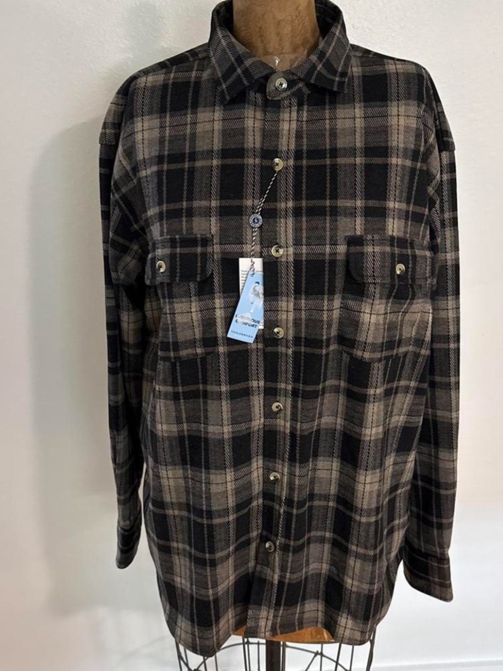 NWT Tailorbyrd Men’s black & Tan plaid flannel shirt Size  L